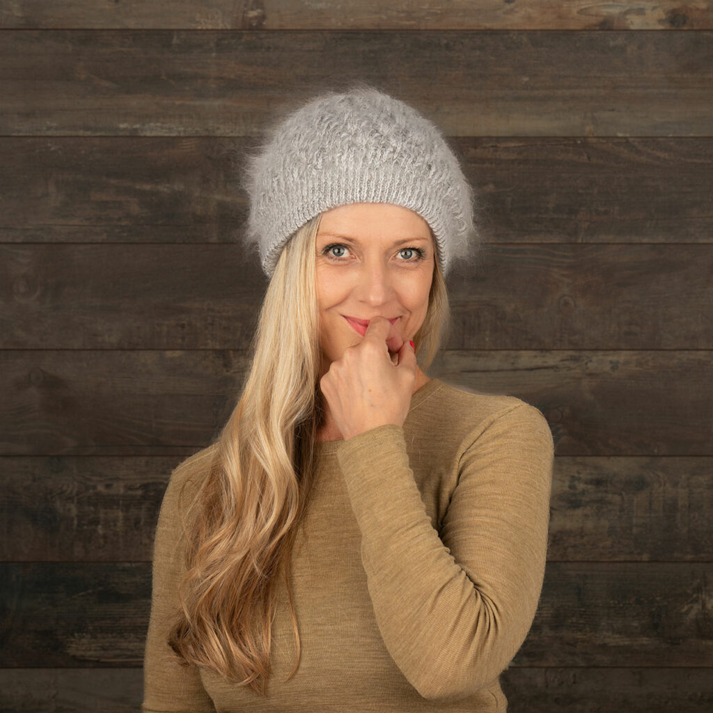 Gorro de lana de cabra hecho a mano - Belosnezka