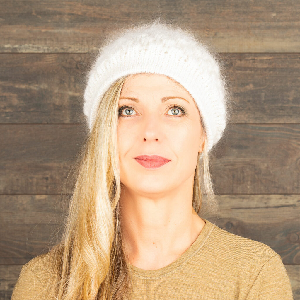 Gorro de lana de cabra hecho a mano - Belosnezka