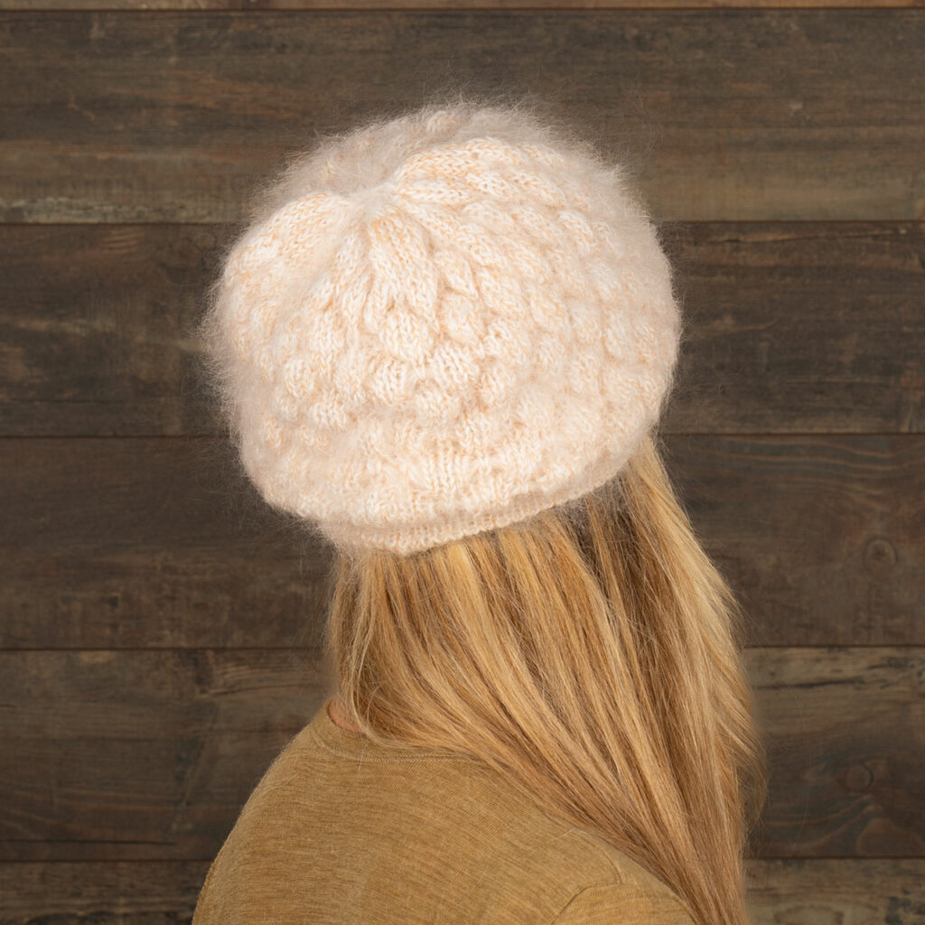 Gorro de lana de cabra hecho a mano - Belosnezka
